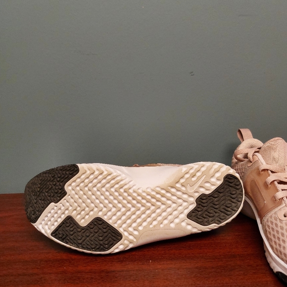 (SOLD) Nike Renew Runners - Picture 3 of 8